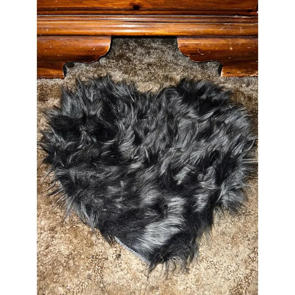 BLACK Heart Shaped Pink Dog Rug Bath Mat NWT Faux Fur Fluffy Cat Bed Cute Decor